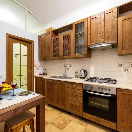 затишний відпочинок в центрі львова Λβιβ